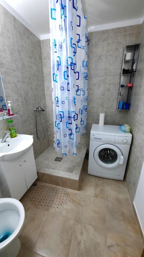 Lovely 1 Bedroom Apartment With Free Street Parking 布加勒斯特 外观 照片